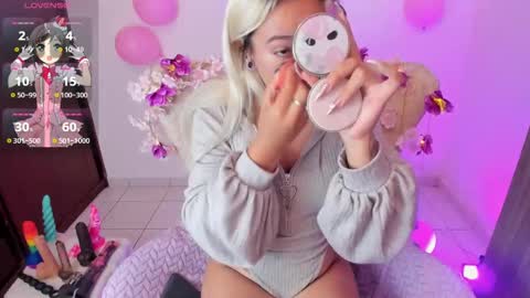 Snapshot of nataliahenao_69 chatting on 10/14/25, 04:57 Nataliua Henao online show from 10/14/25, 04:57