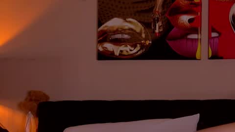 Natalia online show from 11/17/25, 05:13