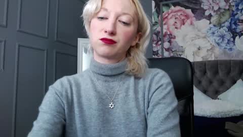 Snapshot of natalie_bitton chatting on 12/07/24, 08:00 Natalie online show from 12/07/24, 08:00