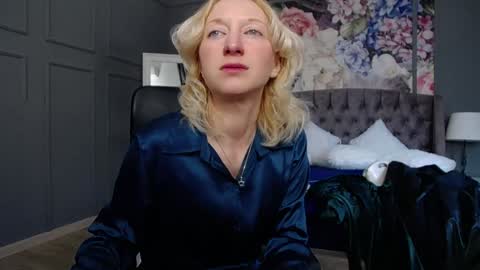 Snapshot of natalie_bitton chatting on 01/24/25, 07:08 Natalie online show from 01/24/25, 07:08