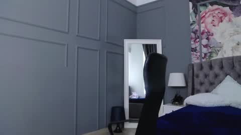 Snapshot of natalie_bitton chatting on 02/06/25, 12:05 Natalie online show from 02/06/25, 12:05