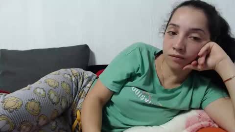 Snapshot of natalie_mia chatting on 10/24/25, 01:57 Miia online show from 10/24/25, 01:57