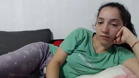 Snapshot of natalie_mia chatting on 10/25/25, 02:08 Miia online show from 10/25/25, 02:08