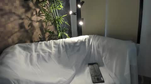 Snapshot of nataly_velez chatting on 11/10/25, 06:29 Naty online show from 11/10/25, 06:29