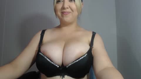 Snapshot of natasha9_ chatting on 12/17/24, 06:53 NATTY online show from 12/17/24, 06:53