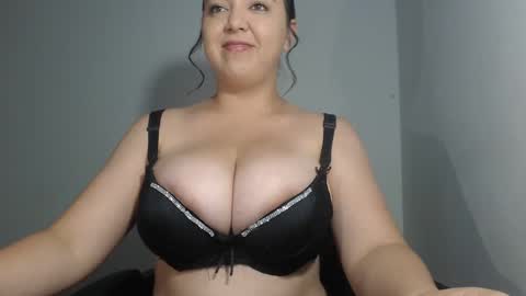 Snapshot of natasha9_ chatting on 02/08/25, 01:22 NATTY online show from 02/08/25, 01:22