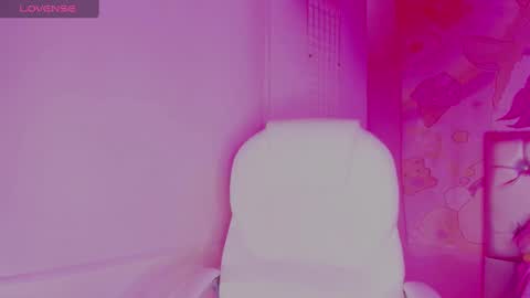 Snapshot of natasha_smith_ws chatting on 12/11/24, 01:05 Natasha  online show from 12/11/24, 01:05
