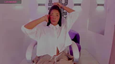 Snapshot of natasha_smith_ws chatting on 02/21/25, 08:05 Natasha  online show from 02/21/25, 08:05