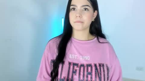 Snapshot of natasha_su chatting on 09/17/25, 11:17 Natalia online show from 09/17/25, 11:17