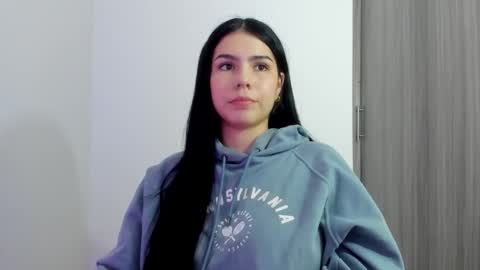 Snapshot of natasha_su chatting on 10/08/25, 09:23 Natalia online show from 10/08/25, 09:23