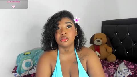 Snapshot of natassha_brown chatting on 01/06/25, 11:42 Natassha online show from 01/06/25, 11:42