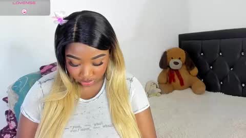 Snapshot of natassha_brown chatting on 01/23/25, 12:35 Natassha online show from 01/23/25, 12:35