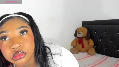 Snapshot of natassha_brown chatting on 02/25/25, 10:37 Natassha online show from 02/25/25, 10:37