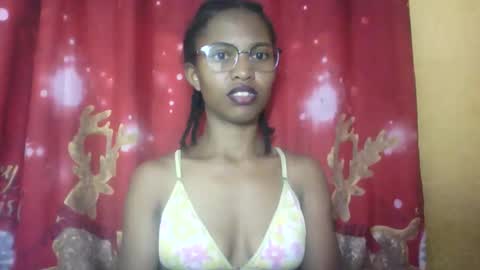 Snapshot of nathalie004 chatting on 09/24/25, 08:17 nathalie004 online show from 09/24/25, 08:17