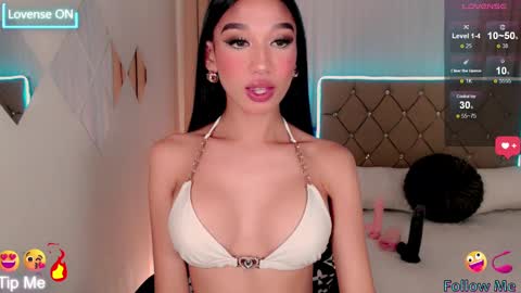 Snapshot of nathalie_hadid chatting on 02/25/25, 10:07 please follow me guyss online show from 02/25/25, 10:07