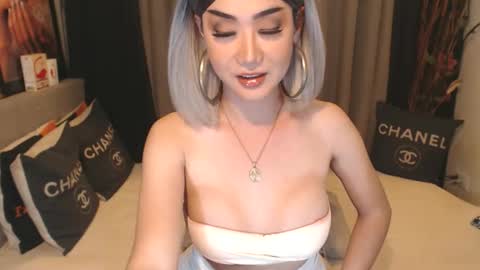 Snapshot of nathaliehuges chatting on 10/22/25, 07:41 Goddess Nathalie online show from 10/22/25, 07:41