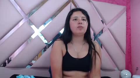 Snapshot of nathaly_sweet23 chatting on 09/24/25, 03:21 Nathaly sweet online show from 09/24/25, 03:21