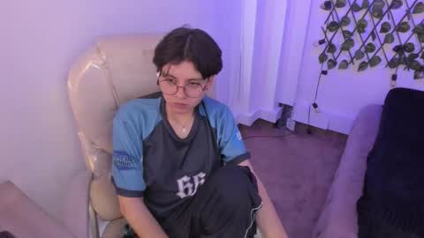 nathalyy_ds online show from 10/15/25, 08:42