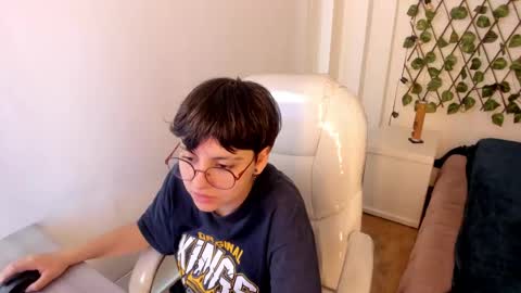 nathalyy_ds online show from 11/12/25, 07:46