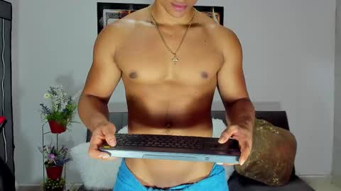 Snapshot of nathan_sexy247 chatting on 09/20/25, 08:21 Nathan online show from 09/20/25, 08:21