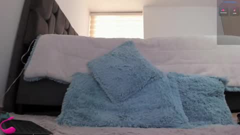 Snapshot of nathasha_ht chatting on 02/14/25, 12:25 Natasha online show from 02/14/25, 12:25