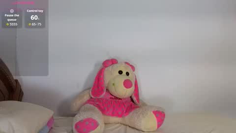 Snapshot of nattyqueen_ chatting on 10/21/25, 01:39 NattyQueen online show from 10/21/25, 01:39