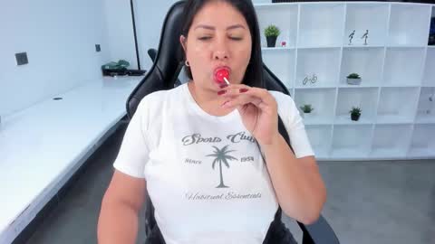 Snapshot of natural_bigboobs chatting on 11/08/25, 07:56 Jazmin Bigboobs online show from 11/08/25, 07:56