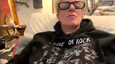 Snapshot of naturalbornsinfull chatting on 11/01/25, 01:24 naturalbornsinfull online show from 11/01/25, 01:24