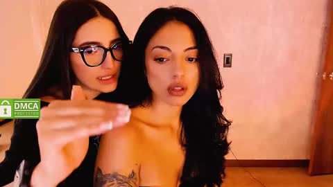 Snapshot of natval_ chatting on 01/20/25, 01:21 Natalia Valeria online show from 01/20/25, 01:21