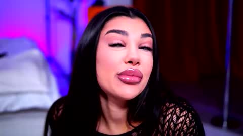 Naty online show from 11/09/25, 10:24