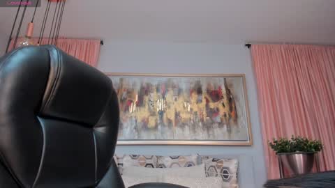 Snapshot of natyferrer chatting on 02/07/25, 10:40 Naty Ferrer online show from 02/07/25, 10:40