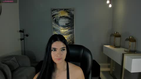 Snapshot of natyferrer chatting on 02/18/25, 10:49 Naty Ferrer online show from 02/18/25, 10:49
