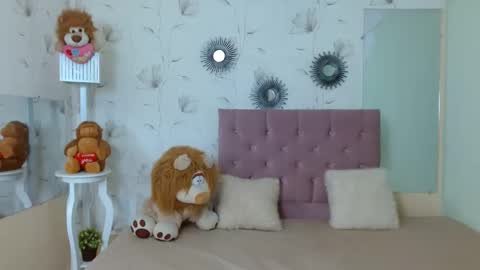 Snapshot of naughty_ariel chatting on 01/14/25, 12:54 Zoe online show from 01/14/25, 12:54