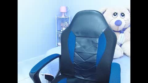 Snapshot of naughty_ariel chatting on 01/31/25, 06:24 Zoe online show from 01/31/25, 06:24