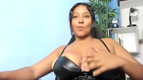 Snapshot of naughty_ariel chatting on 02/05/25, 06:02 Zoe online show from 02/05/25, 06:02