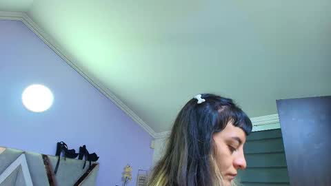 Kitten online show from 10/13/25, 10:04