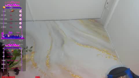 lizeth  online show from 10/24/25, 04:14