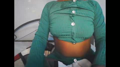 Snapshot of naughty_nilla chatting on 09/25/25, 09:40 naughty_nilla online show from 09/25/25, 09:40
