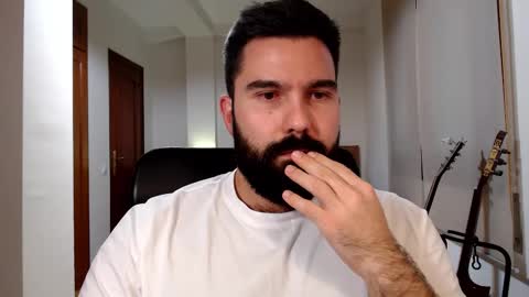 Snapshot of naughtybear_69 chatting on 11/01/25, 05:15 Tom online show from 11/01/25, 05:15