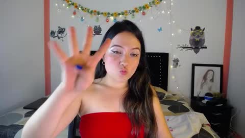 Snapshot of naughtygirl_mmm chatting on 12/03/24, 10:18 Valeria online show from 12/03/24, 10:18