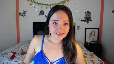 Snapshot of naughtygirl_mmm chatting on 12/19/24, 07:18 Valeria online show from 12/19/24, 07:18