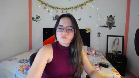 Snapshot of naughtygirl_mmm chatting on 02/12/25, 06:09 Valeria online show from 02/12/25, 06:09