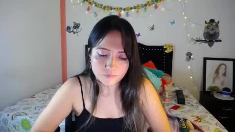 Snapshot of naughtygirl_mmm chatting on 02/22/25, 07:47 Valeria online show from 02/22/25, 07:47