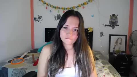 Snapshot of naughtygirl_mmm chatting on 03/05/25, 07:49 Valeria online show from 03/05/25, 07:49