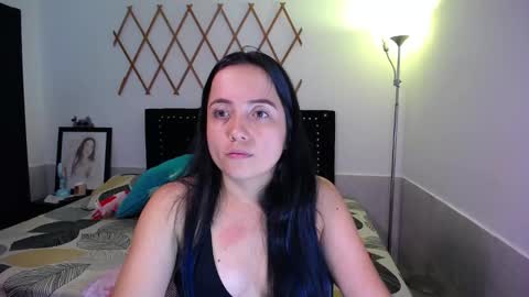 Snapshot of naughtygirl_mmm chatting on 09/18/25, 08:22 Valeria online show from 09/18/25, 08:22