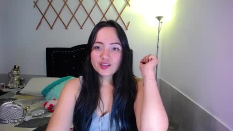 Snapshot of naughtygirl_mmm chatting on 10/08/25, 08:17 Valeria online show from 10/08/25, 08:17