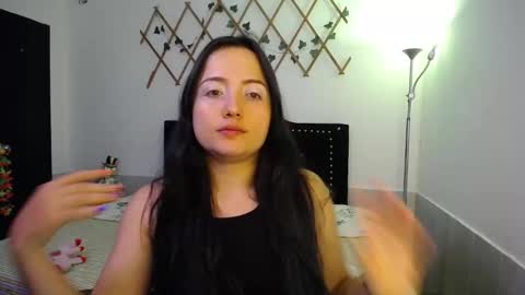 Snapshot of naughtygirl_mmm chatting on 10/21/25, 07:36 Valeria online show from 10/21/25, 07:36