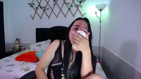 Snapshot of naughtygirl_mmm chatting on 11/17/25, 08:14 Valeria online show from 11/17/25, 08:14