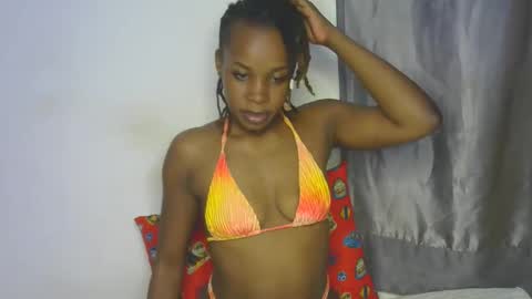 Snapshot of naughtyie chatting on 09/18/25, 07:16 naughtyie online show from 09/18/25, 07:16