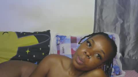 Snapshot of naughtyie chatting on 10/15/25, 07:36 naughtyie online show from 10/15/25, 07:36
